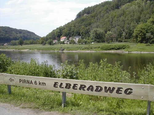 Elberadweg bord langs fietspad